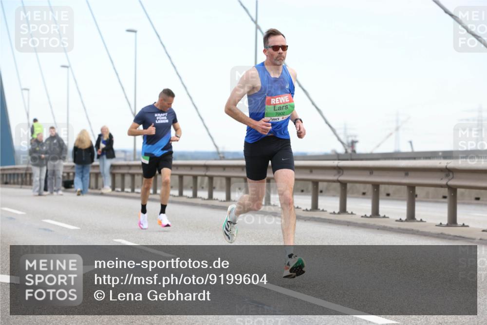 03.10.2025 - Köhlbrandbrückenlauf Lena Gebhardt http://msf.ph/oto/9199604 03.10.2025 15:16:43 Position 1 7002 meine-sportfotos.de