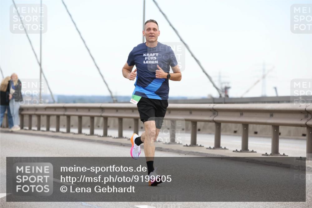 03.10.2025 - Köhlbrandbrückenlauf Lena Gebhardt http://msf.ph/oto/9199605 03.10.2025 15:16:45 Position 1  meine-sportfotos.de