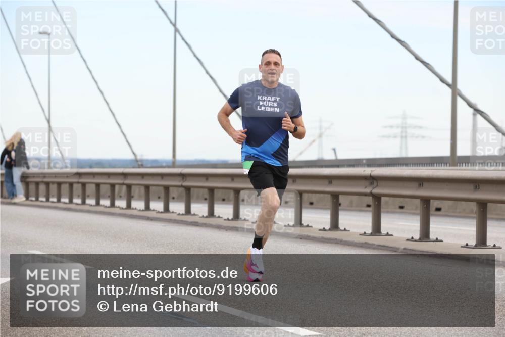 03.10.2025 - Köhlbrandbrückenlauf Lena Gebhardt http://msf.ph/oto/9199606 03.10.2025 15:16:45 Position 1  meine-sportfotos.de