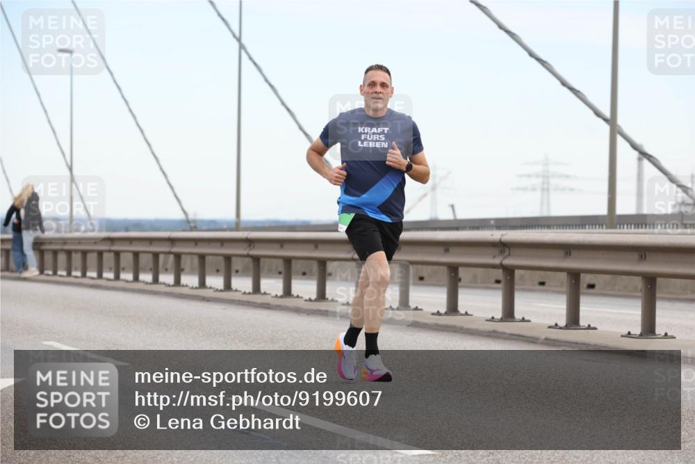 03.10.2025 - Köhlbrandbrückenlauf Lena Gebhardt http://msf.ph/oto/9199607 03.10.2025 15:16:45 Position 1  meine-sportfotos.de