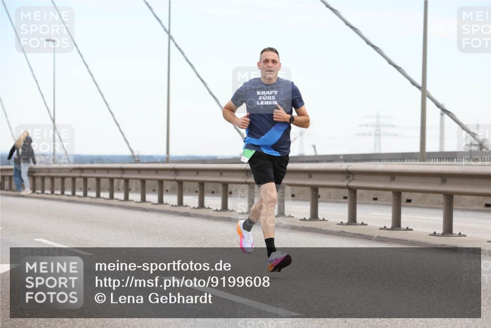 03.10.2025 - Köhlbrandbrückenlauf Lena Gebhardt http://msf.ph/oto/9199608 03.10.2025 15:16:45 Position 1  meine-sportfotos.de
