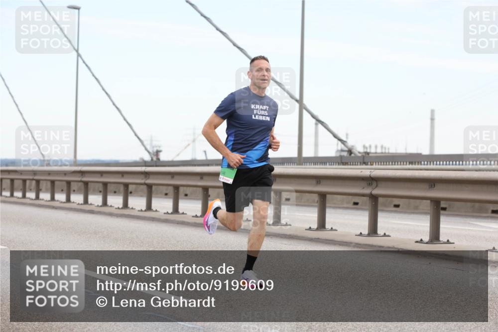03.10.2025 - Köhlbrandbrückenlauf Lena Gebhardt http://msf.ph/oto/9199609 03.10.2025 15:16:46 Position 1 148 meine-sportfotos.de