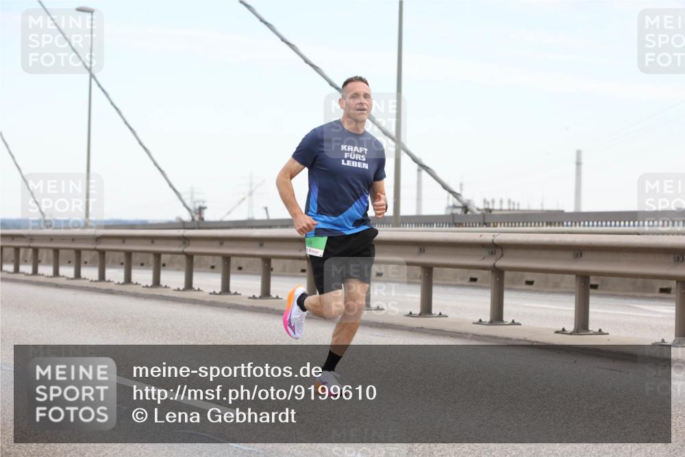 03.10.2025 - Köhlbrandbrückenlauf Lena Gebhardt http://msf.ph/oto/9199610 03.10.2025 15:16:46 Position 1  meine-sportfotos.de