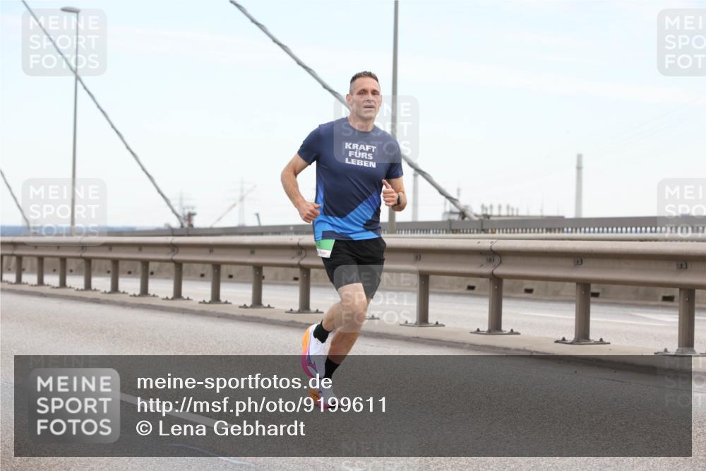 03.10.2025 - Köhlbrandbrückenlauf Lena Gebhardt http://msf.ph/oto/9199611 03.10.2025 15:16:46 Position 1  meine-sportfotos.de