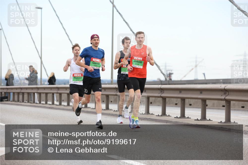 03.10.2025 - Köhlbrandbrückenlauf Lena Gebhardt http://msf.ph/oto/9199617 03.10.2025 15:17:16 Position 1 8787, 9130, 7003, 9720 meine-sportfotos.de