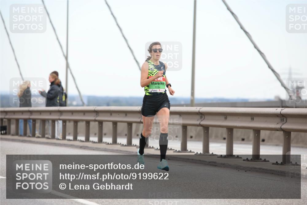 03.10.2025 - Köhlbrandbrückenlauf Lena Gebhardt http://msf.ph/oto/9199622 03.10.2025 15:17:21 Position 1 7034 meine-sportfotos.de