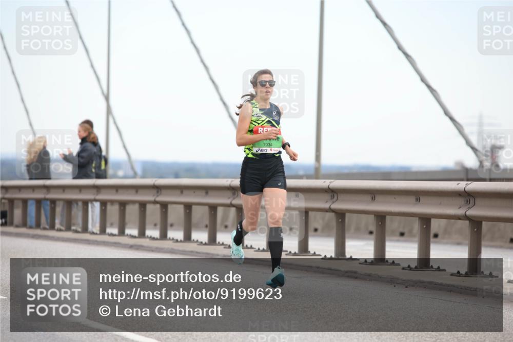 03.10.2025 - Köhlbrandbrückenlauf Lena Gebhardt http://msf.ph/oto/9199623 03.10.2025 15:17:21 Position 1 7034 meine-sportfotos.de