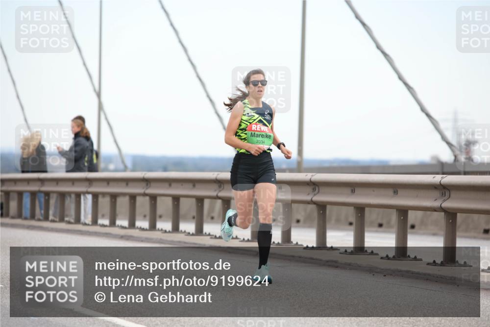 03.10.2025 - Köhlbrandbrückenlauf Lena Gebhardt http://msf.ph/oto/9199624 03.10.2025 15:17:21 Position 1 7034 meine-sportfotos.de