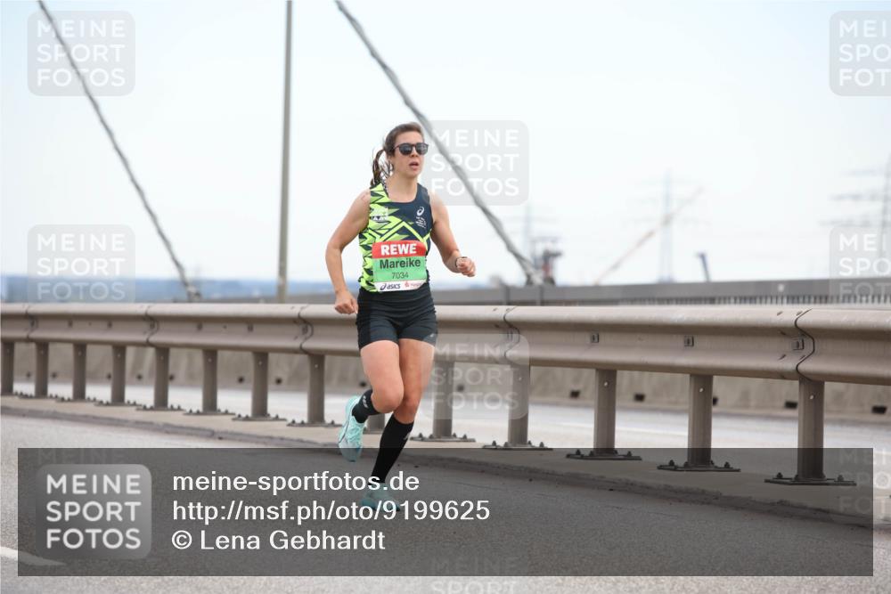 03.10.2025 - Köhlbrandbrückenlauf Lena Gebhardt http://msf.ph/oto/9199625 03.10.2025 15:17:22 Position 1 7034 meine-sportfotos.de