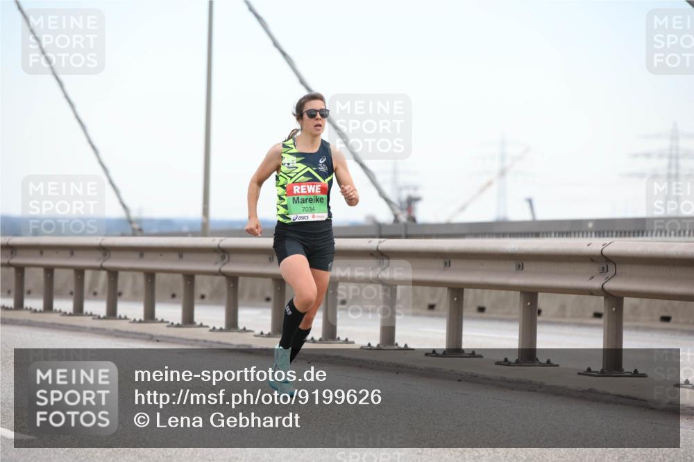 03.10.2025 - Köhlbrandbrückenlauf Lena Gebhardt http://msf.ph/oto/9199626 03.10.2025 15:17:22 Position 1 7034 meine-sportfotos.de