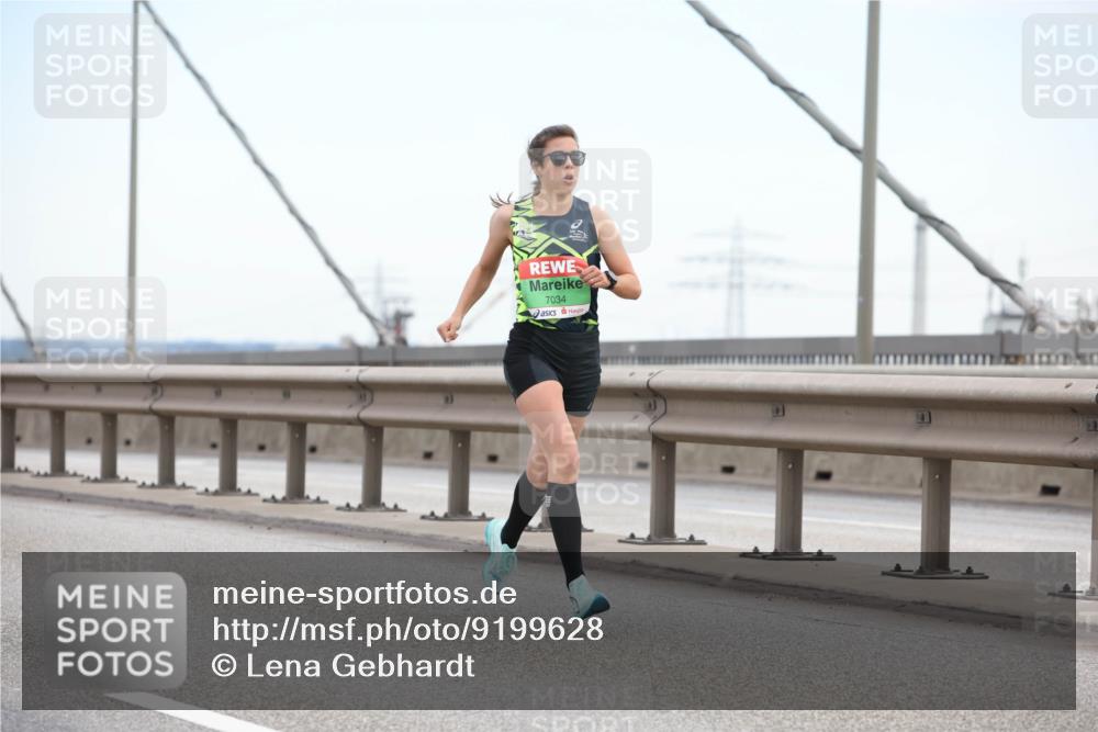 03.10.2025 - Köhlbrandbrückenlauf Lena Gebhardt http://msf.ph/oto/9199628 03.10.2025 15:17:22 Position 1 7034 meine-sportfotos.de