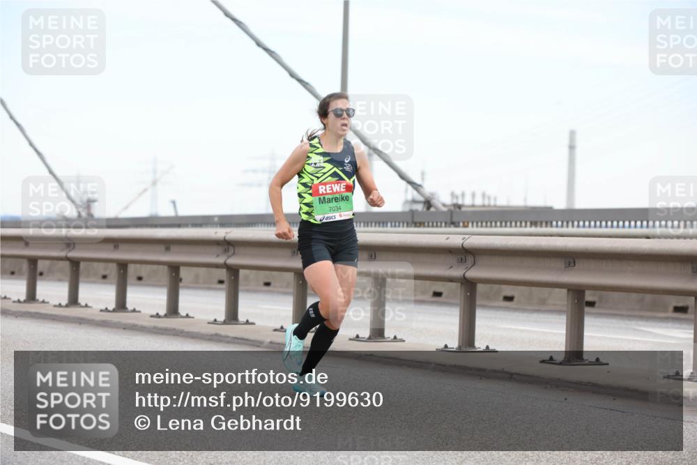 03.10.2025 - Köhlbrandbrückenlauf Lena Gebhardt http://msf.ph/oto/9199630 03.10.2025 15:17:23 Position 1 7034 meine-sportfotos.de
