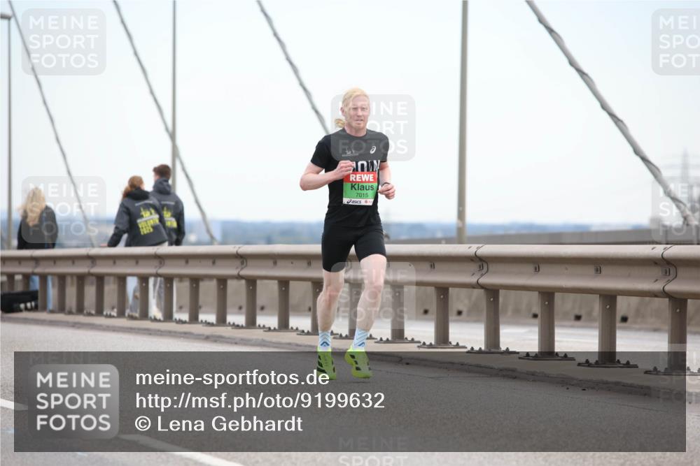 03.10.2025 - Köhlbrandbrückenlauf Lena Gebhardt http://msf.ph/oto/9199632 03.10.2025 15:17:25 Position 1 7015 meine-sportfotos.de