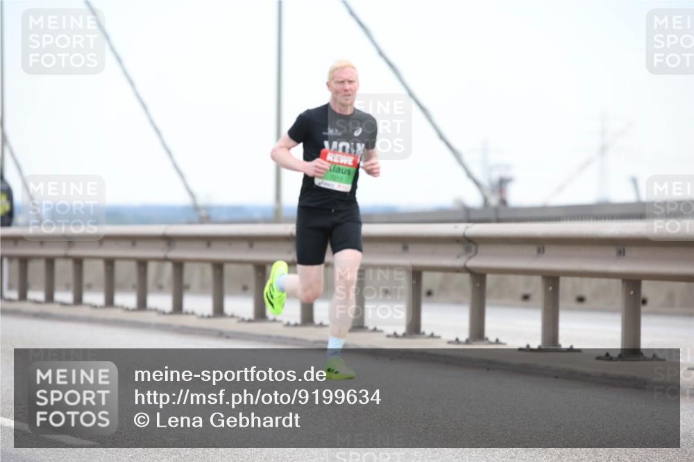 03.10.2025 - Köhlbrandbrückenlauf Lena Gebhardt http://msf.ph/oto/9199634 03.10.2025 15:17:26 Position 1  meine-sportfotos.de
