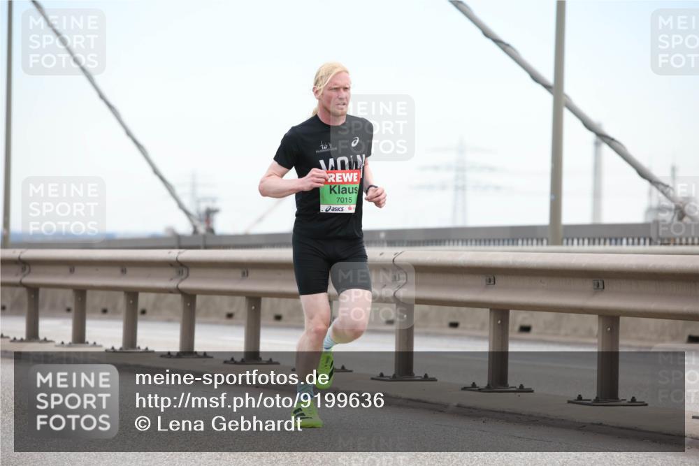 03.10.2025 - Köhlbrandbrückenlauf Lena Gebhardt http://msf.ph/oto/9199636 03.10.2025 15:17:27 Position 1 7015 meine-sportfotos.de