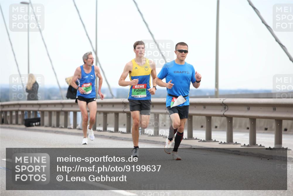 03.10.2025 - Köhlbrandbrückenlauf Lena Gebhardt http://msf.ph/oto/9199637 03.10.2025 15:17:39 Position 1 8871 meine-sportfotos.de