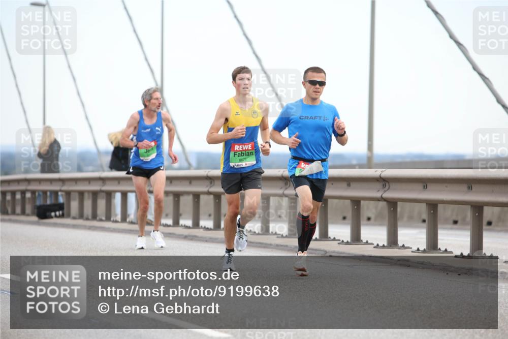 03.10.2025 - Köhlbrandbrückenlauf Lena Gebhardt http://msf.ph/oto/9199638 03.10.2025 15:17:40 Position 1 8871 meine-sportfotos.de