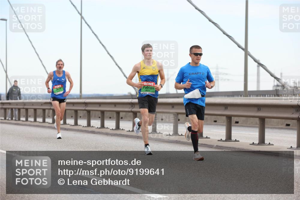03.10.2025 - Köhlbrandbrückenlauf Lena Gebhardt http://msf.ph/oto/9199641 03.10.2025 15:17:42 Position 1 8871 meine-sportfotos.de