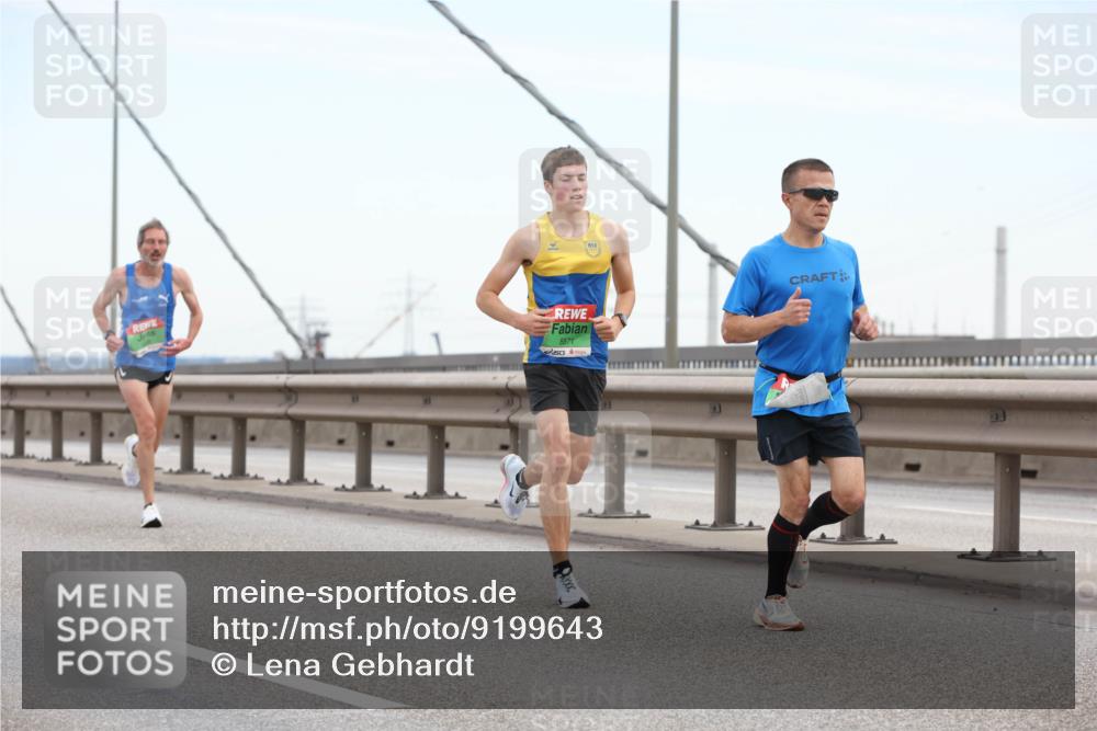 03.10.2025 - Köhlbrandbrückenlauf Lena Gebhardt http://msf.ph/oto/9199643 03.10.2025 15:17:42 Position 1 8871 meine-sportfotos.de