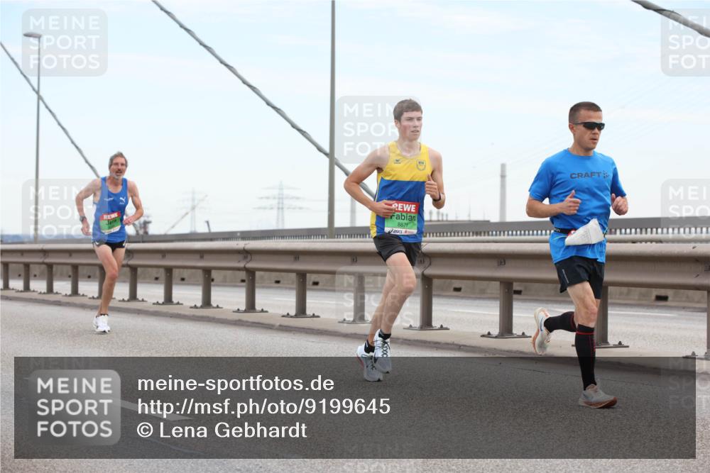 03.10.2025 - Köhlbrandbrückenlauf Lena Gebhardt http://msf.ph/oto/9199645 03.10.2025 15:17:43 Position 1 8871 meine-sportfotos.de
