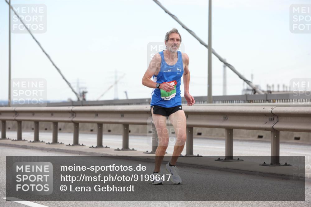 03.10.2025 - Köhlbrandbrückenlauf Lena Gebhardt http://msf.ph/oto/9199647 03.10.2025 15:17:44 Position 1 95 meine-sportfotos.de