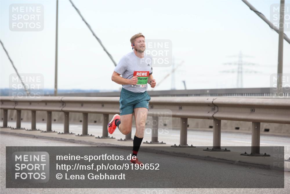 03.10.2025 - Köhlbrandbrückenlauf Lena Gebhardt http://msf.ph/oto/9199652 03.10.2025 15:17:53 Position 1 7011 meine-sportfotos.de