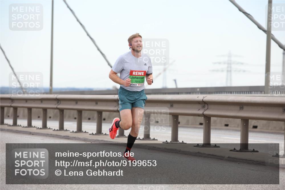 03.10.2025 - Köhlbrandbrückenlauf Lena Gebhardt http://msf.ph/oto/9199653 03.10.2025 15:17:53 Position 1 7011 meine-sportfotos.de