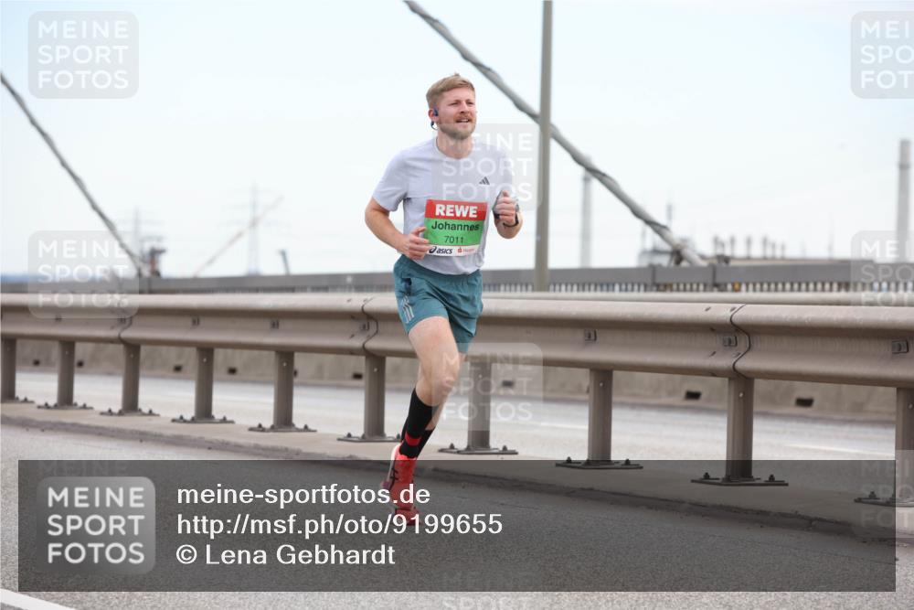 03.10.2025 - Köhlbrandbrückenlauf Lena Gebhardt http://msf.ph/oto/9199655 03.10.2025 15:17:54 Position 1 7011 meine-sportfotos.de