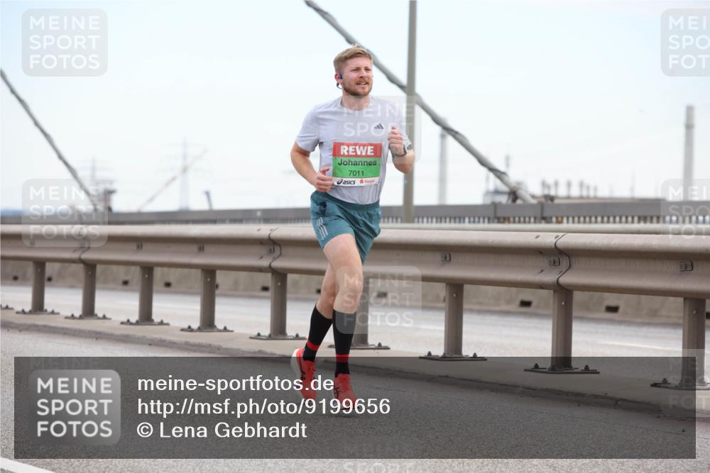 03.10.2025 - Köhlbrandbrückenlauf Lena Gebhardt http://msf.ph/oto/9199656 03.10.2025 15:17:54 Position 1 7011 meine-sportfotos.de
