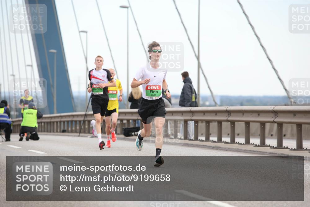03.10.2025 - Köhlbrandbrückenlauf Lena Gebhardt http://msf.ph/oto/9199658 03.10.2025 15:18:07 Position 1 7009 meine-sportfotos.de