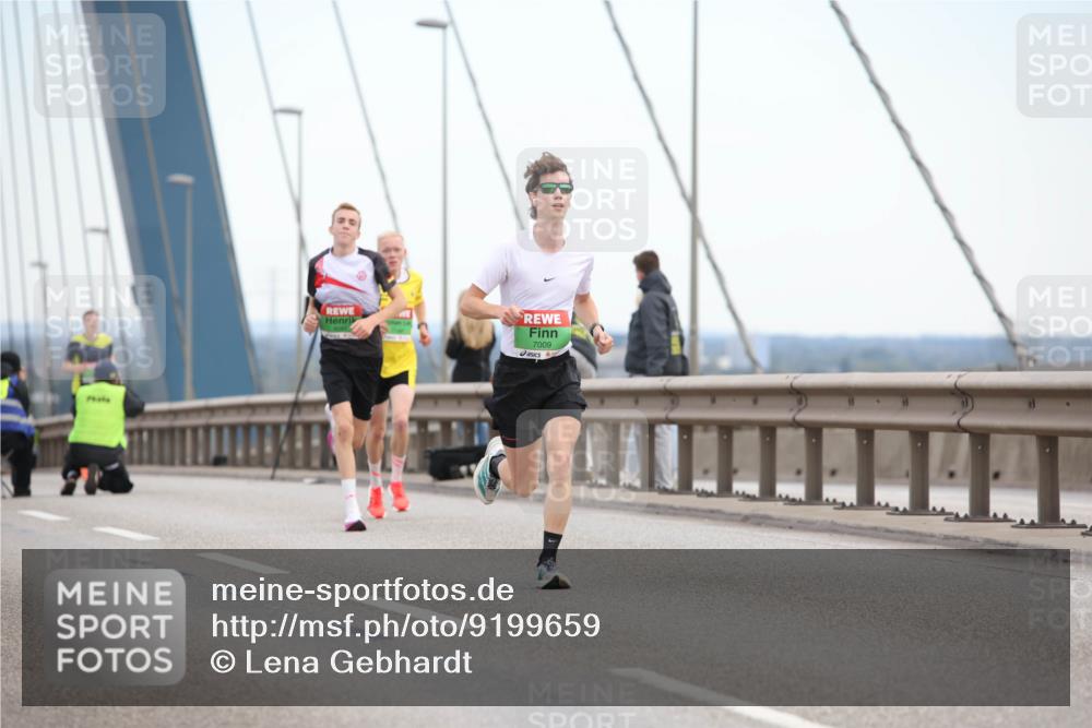 03.10.2025 - Köhlbrandbrückenlauf Lena Gebhardt http://msf.ph/oto/9199659 03.10.2025 15:18:07 Position 1 7009 meine-sportfotos.de