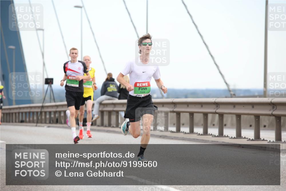 03.10.2025 - Köhlbrandbrückenlauf Lena Gebhardt http://msf.ph/oto/9199660 03.10.2025 15:18:08 Position 1 7009 meine-sportfotos.de