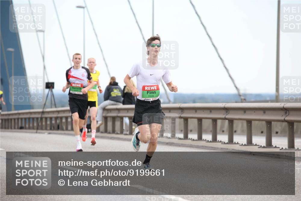 03.10.2025 - Köhlbrandbrückenlauf Lena Gebhardt http://msf.ph/oto/9199661 03.10.2025 15:18:08 Position 1 7009 meine-sportfotos.de