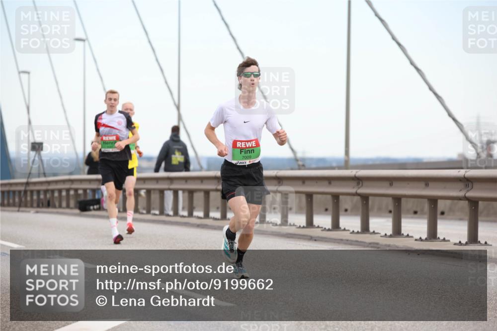 03.10.2025 - Köhlbrandbrückenlauf Lena Gebhardt http://msf.ph/oto/9199662 03.10.2025 15:18:08 Position 1 7009 meine-sportfotos.de