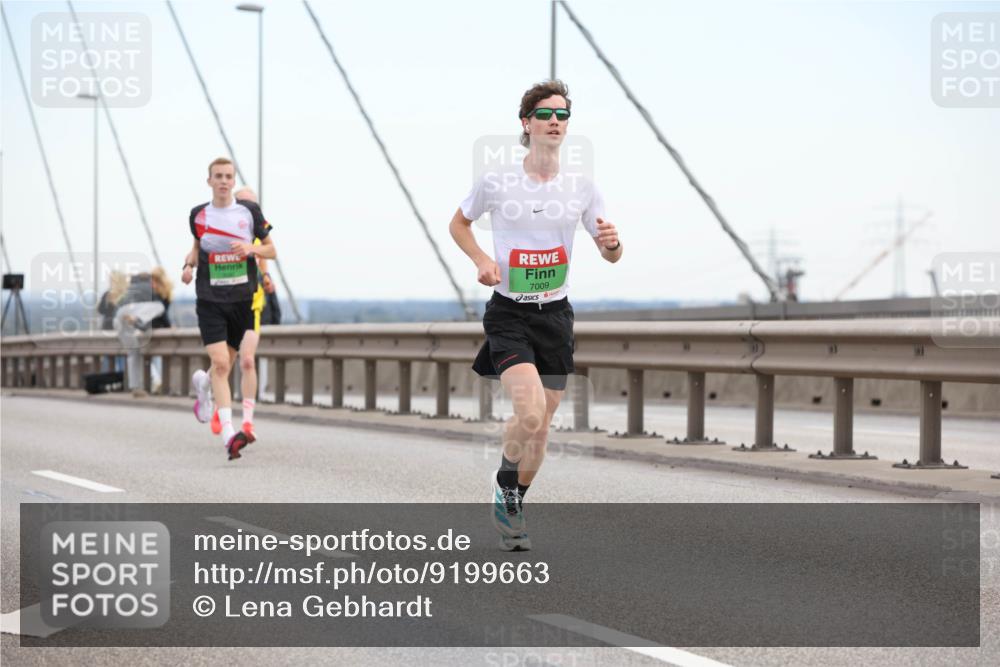 03.10.2025 - Köhlbrandbrückenlauf Lena Gebhardt http://msf.ph/oto/9199663 03.10.2025 15:18:09 Position 1 7009 meine-sportfotos.de