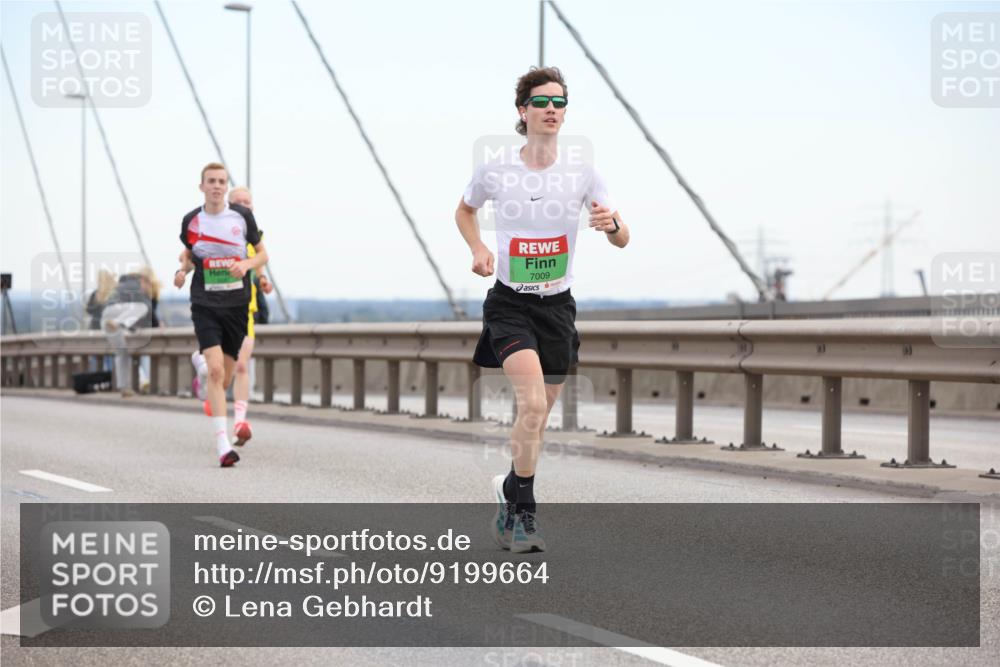 03.10.2025 - Köhlbrandbrückenlauf Lena Gebhardt http://msf.ph/oto/9199664 03.10.2025 15:18:09 Position 1 7009 meine-sportfotos.de