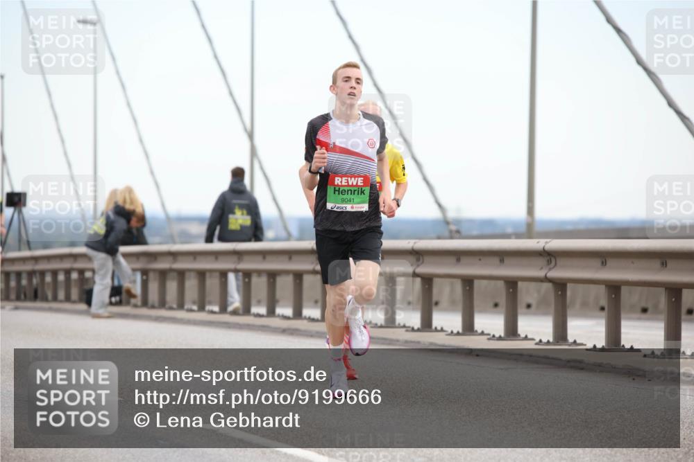 03.10.2025 - Köhlbrandbrückenlauf Lena Gebhardt http://msf.ph/oto/9199666 03.10.2025 15:18:10 Position 1 9041 meine-sportfotos.de