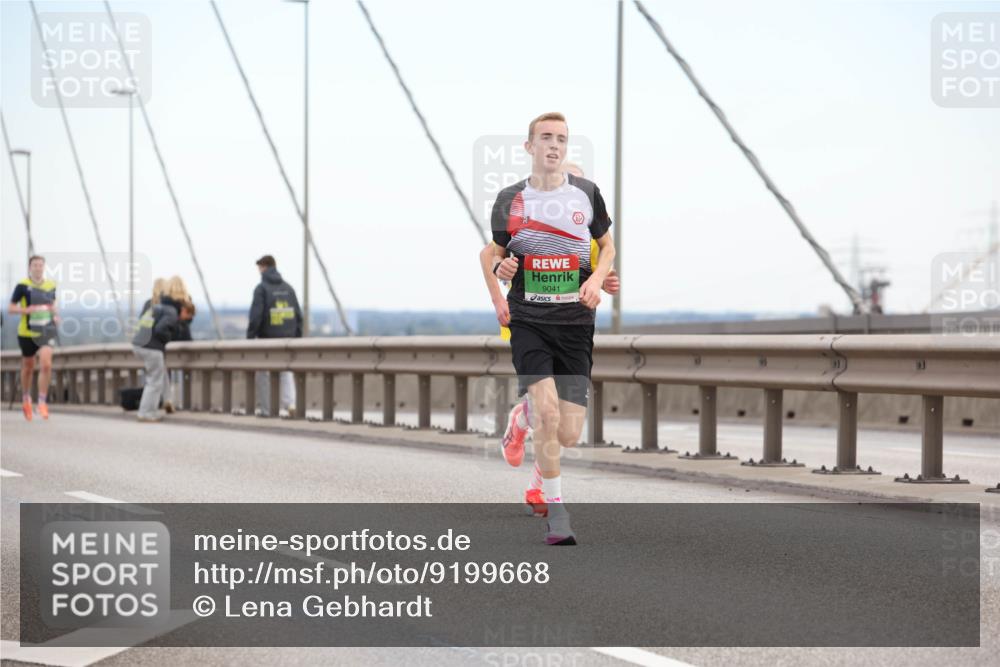 03.10.2025 - Köhlbrandbrückenlauf Lena Gebhardt http://msf.ph/oto/9199668 03.10.2025 15:18:11 Position 1 9041 meine-sportfotos.de