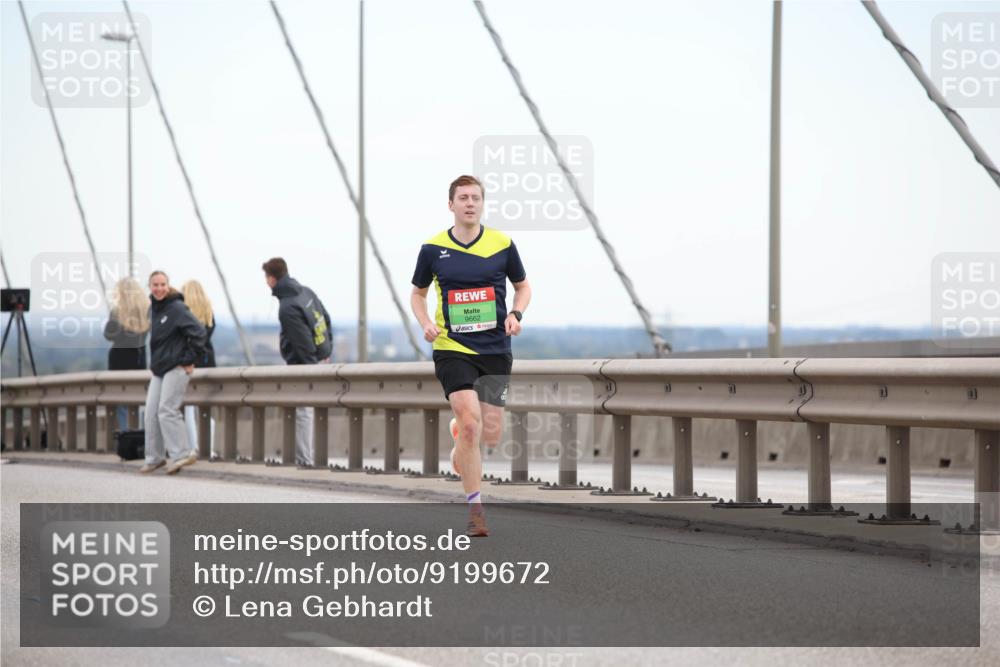 03.10.2025 - Köhlbrandbrückenlauf Lena Gebhardt http://msf.ph/oto/9199672 03.10.2025 15:18:16 Position 1 9662 meine-sportfotos.de