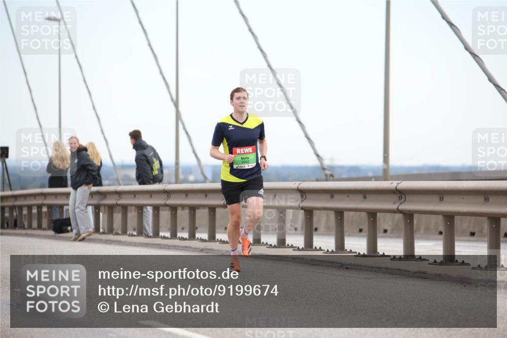 03.10.2025 - Köhlbrandbrückenlauf Lena Gebhardt http://msf.ph/oto/9199674 03.10.2025 15:18:16 Position 1 9662 meine-sportfotos.de