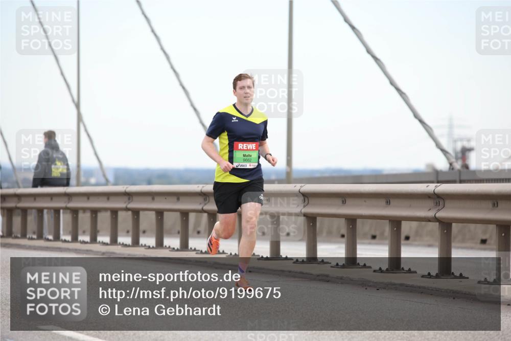 03.10.2025 - Köhlbrandbrückenlauf Lena Gebhardt http://msf.ph/oto/9199675 03.10.2025 15:18:17 Position 1 9662 meine-sportfotos.de