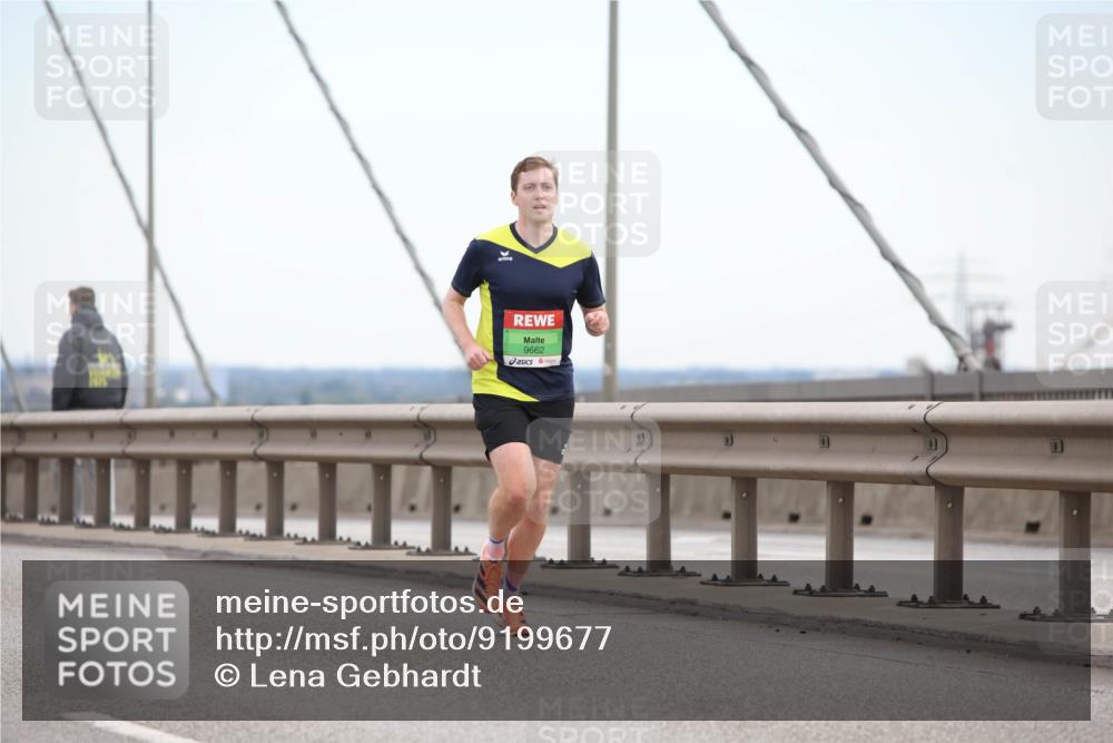 03.10.2025 - Köhlbrandbrückenlauf Lena Gebhardt http://msf.ph/oto/9199677 03.10.2025 15:18:17 Position 1 9662 meine-sportfotos.de