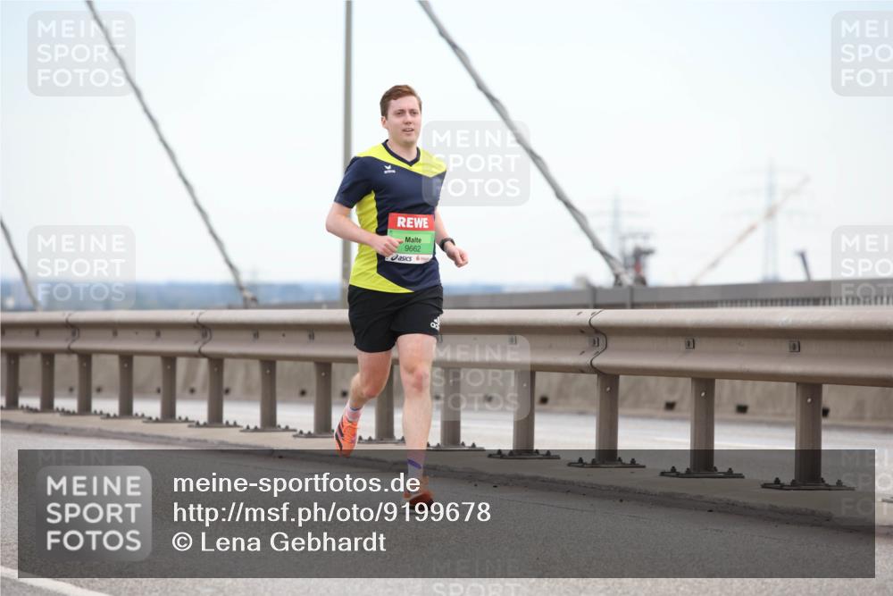 03.10.2025 - Köhlbrandbrückenlauf Lena Gebhardt http://msf.ph/oto/9199678 03.10.2025 15:18:17 Position 1 9662 meine-sportfotos.de