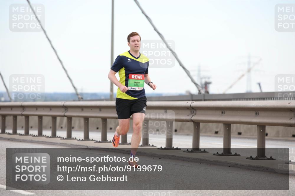 03.10.2025 - Köhlbrandbrückenlauf Lena Gebhardt http://msf.ph/oto/9199679 03.10.2025 15:18:17 Position 1 9662 meine-sportfotos.de