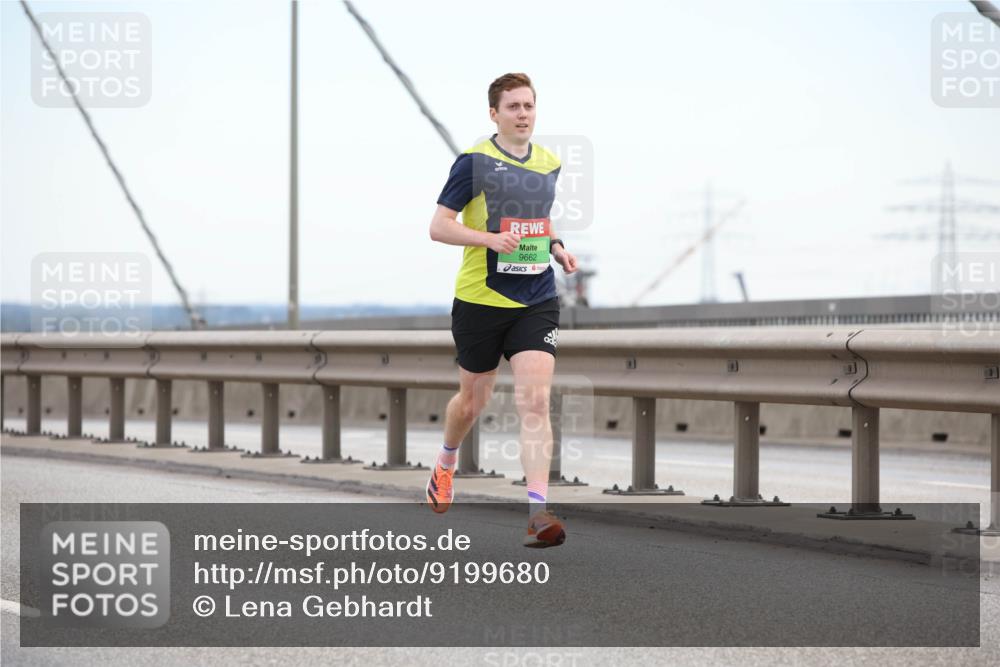 03.10.2025 - Köhlbrandbrückenlauf Lena Gebhardt http://msf.ph/oto/9199680 03.10.2025 15:18:18 Position 1 9662 meine-sportfotos.de
