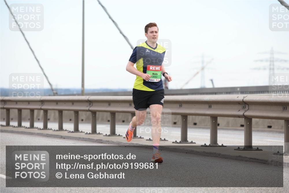 03.10.2025 - Köhlbrandbrückenlauf Lena Gebhardt http://msf.ph/oto/9199681 03.10.2025 15:18:18 Position 1 9662 meine-sportfotos.de