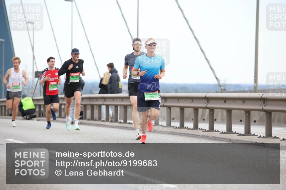 03.10.2025 - Köhlbrandbrückenlauf Lena Gebhardt http://msf.ph/oto/9199683 03.10.2025 15:18:23 Position 1 7033 meine-sportfotos.de
