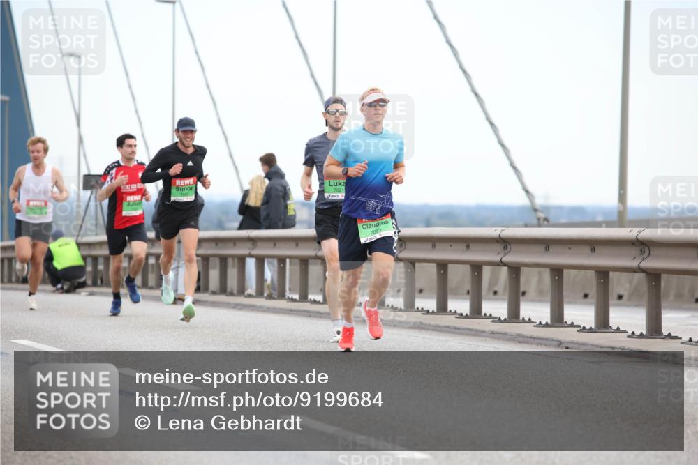 03.10.2025 - Köhlbrandbrückenlauf Lena Gebhardt http://msf.ph/oto/9199684 03.10.2025 15:18:23 Position 1 7021, 7033 meine-sportfotos.de