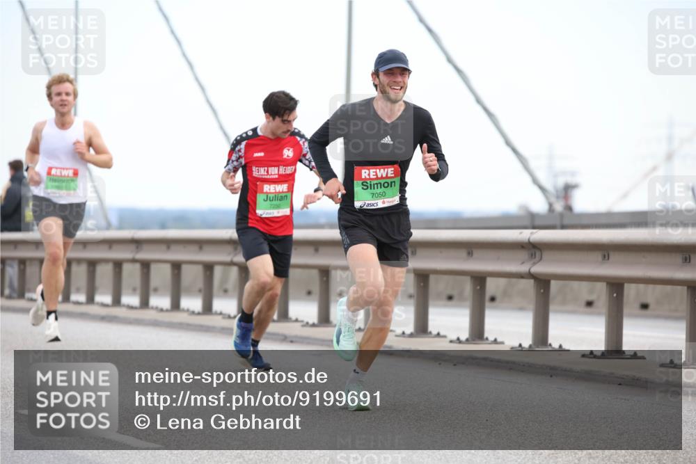 03.10.2025 - Köhlbrandbrückenlauf Lena Gebhardt http://msf.ph/oto/9199691 03.10.2025 15:18:27 Position 1 7250, 7050 meine-sportfotos.de