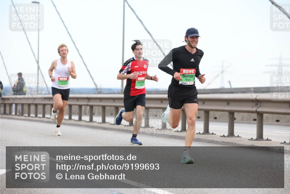 03.10.2025 - Köhlbrandbrückenlauf Lena Gebhardt http://msf.ph/oto/9199693 03.10.2025 15:18:27 Position 1 7050 meine-sportfotos.de